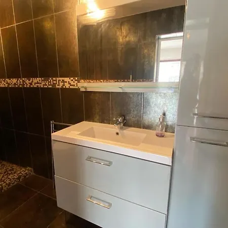 Apartman Aleatico, Appartement T3 Climatise 50 M De La Plage Pietrosella
